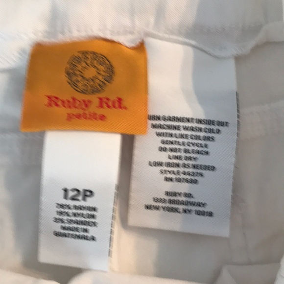 Ruby Rd. Petite white capris. Size 12 p. - Picture 4 of 4